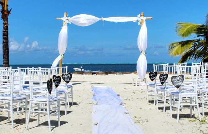 how to have a beach wedding for cheap